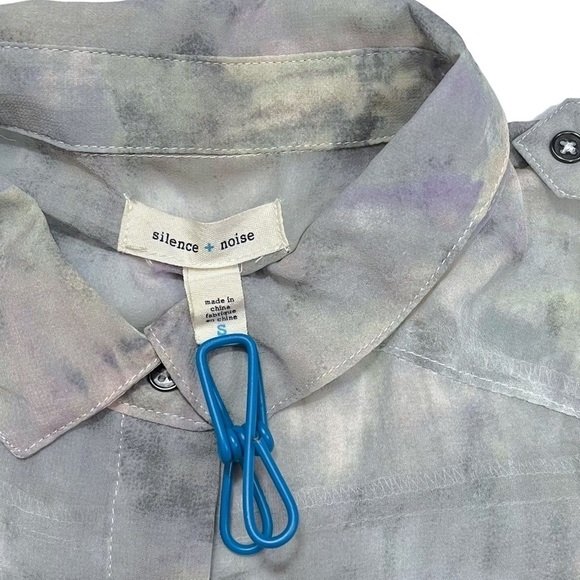 Silence + Noise Semi Sheer Muted Watercolor Button Down Blouse sz S - Picture 3 of 15